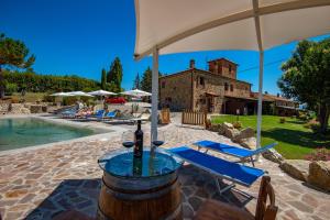 Bazén v ubytování Casa Vacanza Le Case nebo v jeho okolí