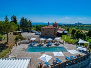 Bazén v ubytování Casa Vacanza Le Case nebo v jeho okolí