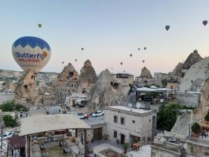 Vaade majutusasutusele Artemis Cave Suites & Spa- Adults Only linnulennult