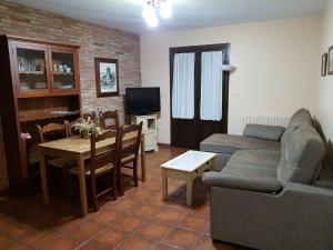 a living room with a couch and a table at Apartamentos Casa Alcaire in Gavín