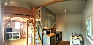 Habitación con cama elevada y cocina. en St Awaries Studio en Rosslare