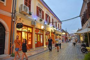 Гості Promenade Hotel