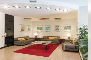 A seating area at Duomo Deluxe Room