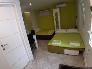 Posteľ alebo postele v izbe v ubytovaní Studio apartman F&L