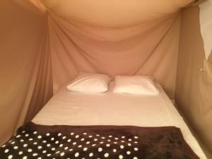 Postel nebo postele na pokoji v ubytování Camping Le Canoë