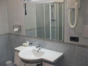 Kopalnica v nastanitvi Hotel Levante