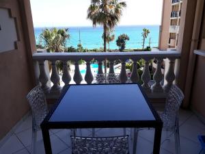 Balkoni atau teres di Cannes design vue mer