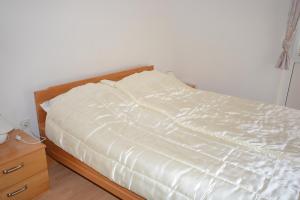 A bed or beds in a room at Apartment Đurđica
