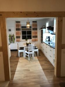 a kitchen with a table and a dining room at Sommerhaus Boldevitz auf Rügen in Boldevitz