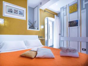 a bedroom with a bed with two towels on it at I Coralli rooms & apartments in Monterosso al Mare