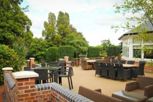 A restaurant or other place to eat at Ardencote 