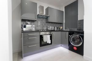 Η κουζίνα ή μικρή κουζίνα στο Burton House +12 φωτογραφίες