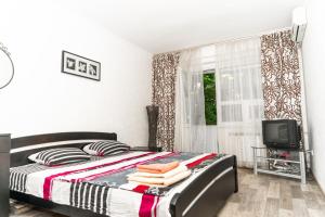 Łóżko lub łóżka w pokoju w obiekcie Prospekt Shevchenko