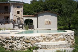 Bazén v ubytování Agriturismo Fattoria Togonegro nebo v jeho okolí