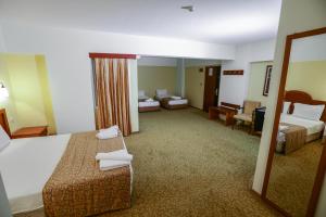 Postel nebo postele na pokoji v ubytování Kayhanbey Hotel