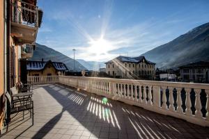 Nespecifikovaný výhled na hory nebo výhled na hory při pohledu z hotelu