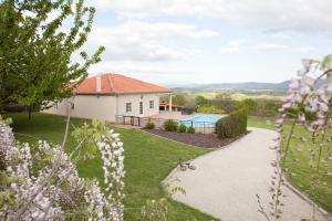 The swimming pool at or close to Casa Borlas