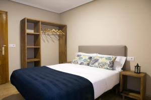 A bed or beds in a room at Casa Borlas