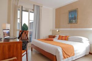 Postel nebo postele na pokoji v ubytování Hotel Michelangelo