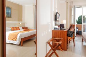 Postel nebo postele na pokoji v ubytování Hotel Michelangelo