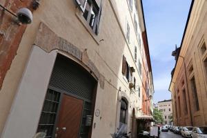 a building with a brown door on a street at Navona Dream in Rome