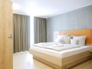 Un pat sau paturi într-o cameră la Berghaus Knopfmacher