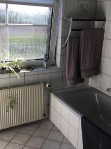 Vonios kambarys apgyvendinimo įstaigoje Ferienwohnung Deichsel