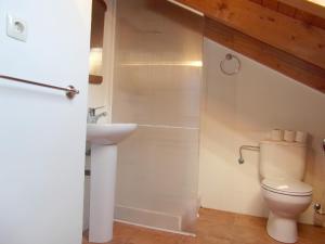 a bathroom with a toilet and a sink at B16 - Edif Ball Benás Dúplex - Villmor in Benasque +21 photos