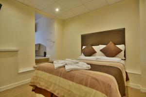 Ένα ή περισσότερα κρεβάτια σε δωμάτιο στο Stuart hotel +86 φωτογραφίες