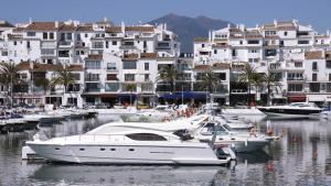 Imagen de la galería de First Line P. Banus Sleeps 4, en Marbella