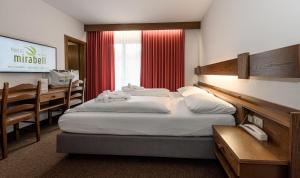 A bed or beds in a room at Hotel Mirabell