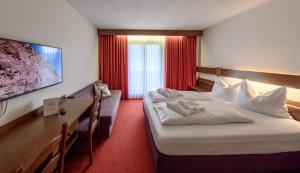 A bed or beds in a room at Hotel Mirabell