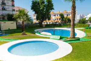 Bazén v ubytování Benalmadena Top Floor Studio nebo v jeho okolí + 37 fotografií