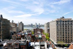 Uma visão geral de Nova York ou uma vista da cidade tirada do hotel