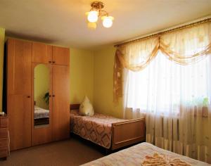 Postel nebo postele na pokoji v ubytování Відпочинок у Пронів + 48 fotografií
