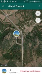 una vista vía satélite de una carretera con un campo en ella en Villa Veronica en Sedini