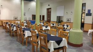 a row of tables and chairs in a room at Hotel Plaza Rafaela in Rafaela