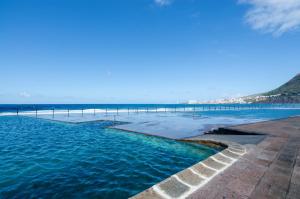 Swimming pool sa o malapit sa Apartamento La Nuit con Parking gratis en centro histórico