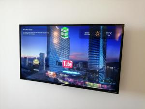 TV a/nebo společenská místnost v ubytování Lamar hotel