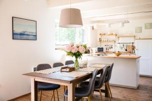 A kitchen or kitchenette at Chata Kamenie