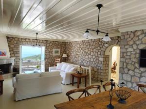 O zonă de relaxare la Urania Luxury Villa Geofos