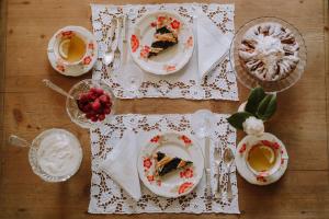 Breakfast options available to guests at Villino di Porporano 