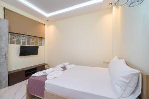 Postel nebo postele na pokoji v ubytování Eridon Suites