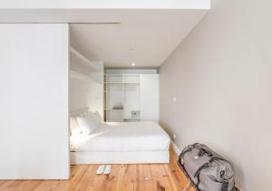 a room with a bed and a dresser at Look At Me - Serviced Lofts & Studios in Porto