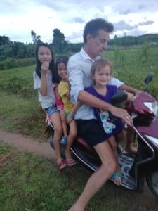 A family staying at Pepperhouse Homestay 