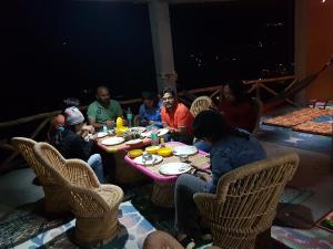 Επισκέπτες που μένουν στο Sunface Homestay