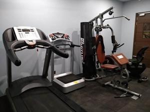 Fitness centrum a/nebo fitness zařízení v ubytování Hotel Grand Maple