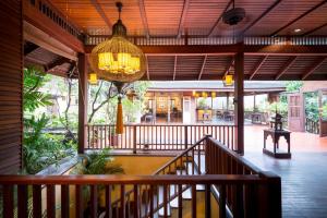 Rõdu või terrass majutusasutuses Buri Rasa Village Samui