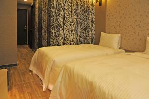 Postel nebo postele na pokoji v ubytování Maple Hotel