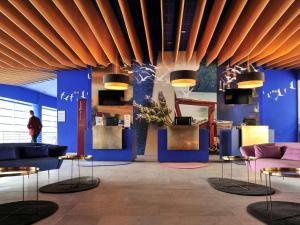 a lobby with couches and tables in a room at Mercure Quemado Al-Hoceima Resort in Al Hoceïma